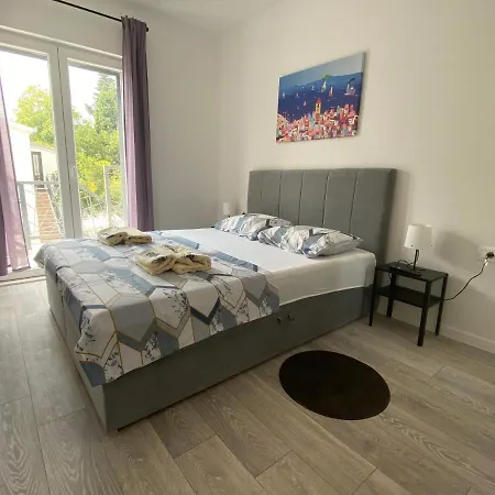 Ena * Kaštela
