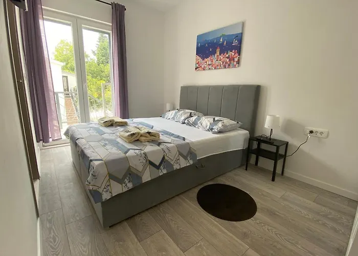 Ena * Kaštela