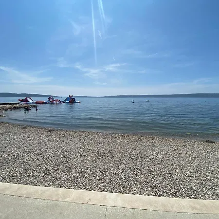 Ena * Kastela